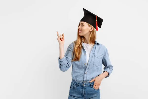 Smiling Graduate Girl Graduation Cap Her Head Pointing Copy Space — Stock Photo, Image