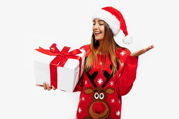 Cheerful Young Woman Christmas Sweater Santa Claus Hat Gift White — Stock Photo, Image