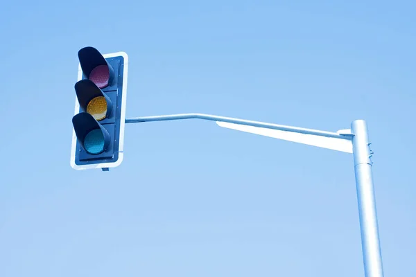 Luzes Trânsito Sob Céu Azul — Fotografia de Stock