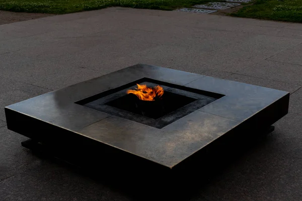 şehit askerler için anıt, ebedi alev