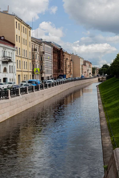 nehirler ve kanallar ile eski Avrupa kenti