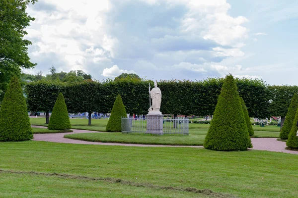 Fransız düzenli parkı, saray bahçesi, mimari anıt 