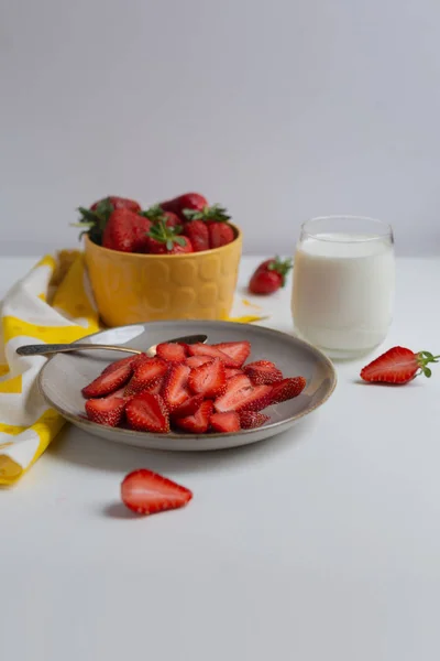 Çilek cam süt plaka çilek kavanoz 