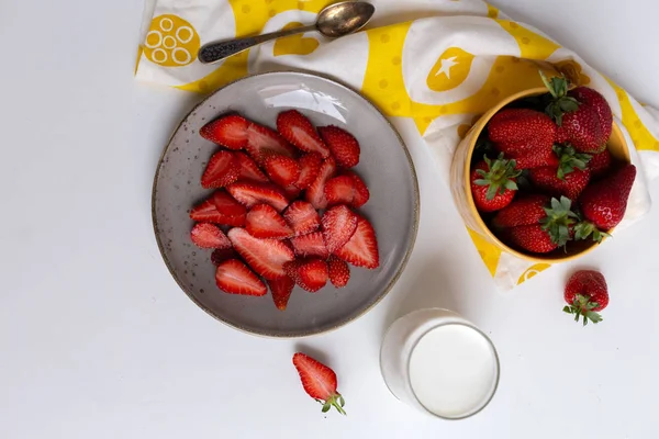 Çilek cam süt plaka çilek kavanoz 