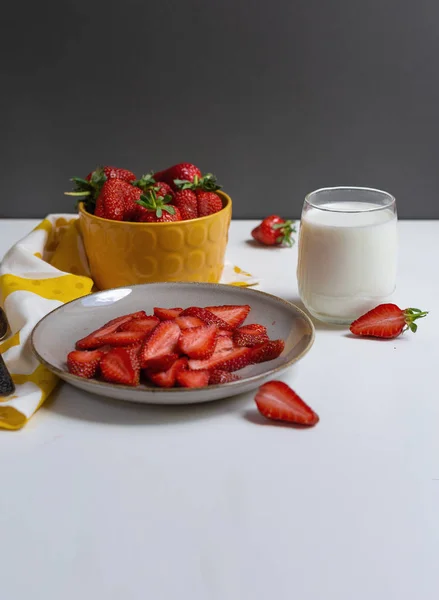 Çilek cam süt plaka çilek kavanoz 