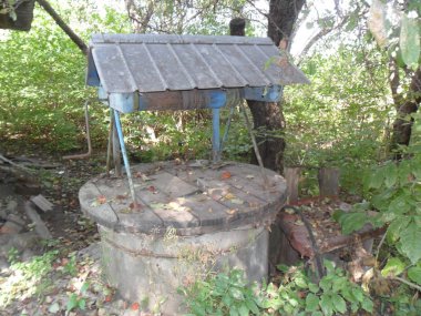 eski terk edilmiş kil ev