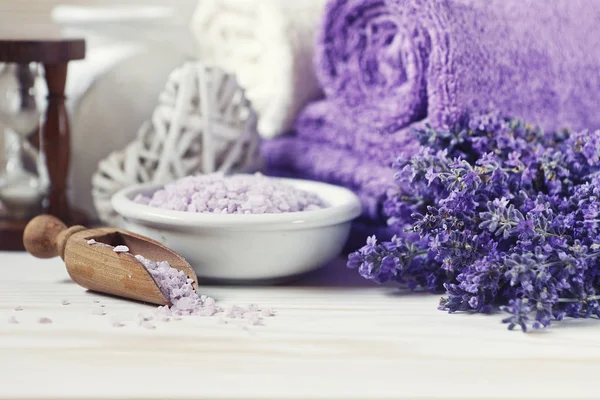 Lavender Flowers Sandglass Aromatic Sea Salt Towels Konsep Untuk Spa — Stok Foto