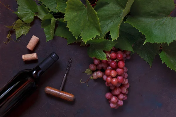 Red Grapes Leaves Corks Corkscrew Bottle Red Wine Dark Vintage — Stock Photo, Image