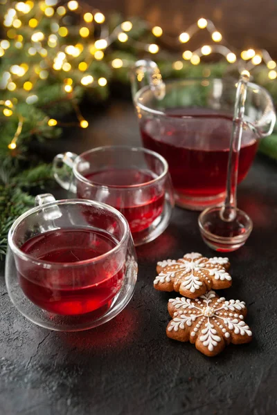 Christmas Stilleben Med Två Muggar Och Kannan Med Varmt Två — Stockfoto