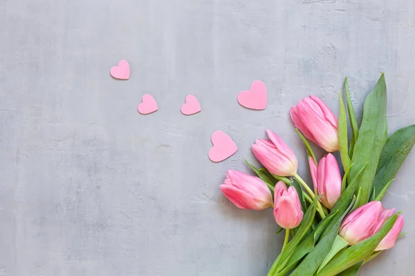 Bukiet Róż Tulipany Wzór Drewniane Serca Pomysł Walentynki Dzień Kobiet Zdjęcia Stockowe bez tantiem