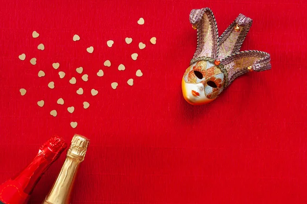 Maschera Veneziana Due Bottiglie Champagne Forma Cuore Coriandoli Glitter Oro — Foto Stock