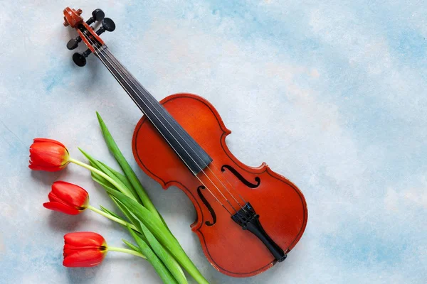 Alte Geige Und Strauß Roter Tulpen Valentinstag März Konzept Draufsicht — Stockfoto