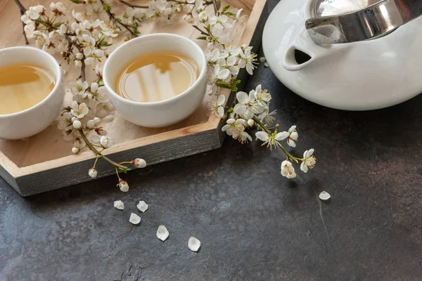Närbild av vita porslin asiatiska te set med grönt Japan te — Stockfoto