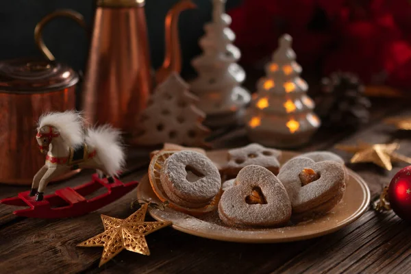 Traditional Christmas Homemade Linzer Cookies Plate Surrounded Christmas Decor Burning — Stock Photo, Image