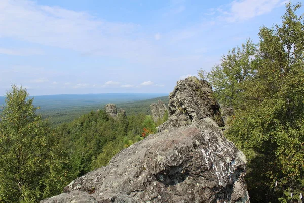 Paysage Avec Des Rochers Ciel Bleu Dans Oural Russie Des — Photo