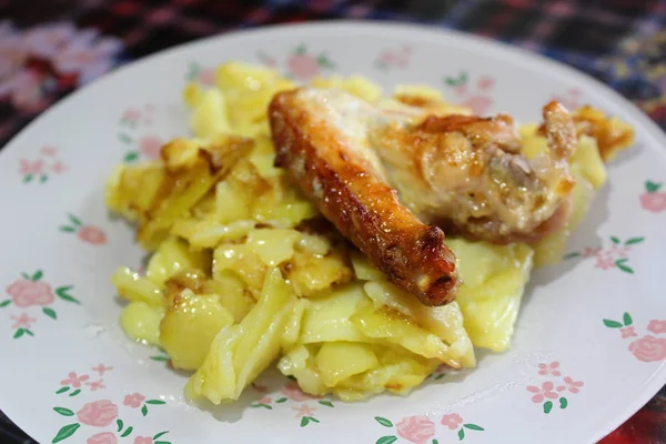 Fried Potatoes Chicken Wings Grill Photo Food Lunch Dinner Breakfast — Stock Photo, Image