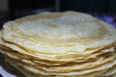 büyük lezzetli krep yığını / lezzetli, pişmiş pancakes.this fotoğraflarını geleneksel Rus cuisine.lots krep Shrove Salı günü pişmiş.