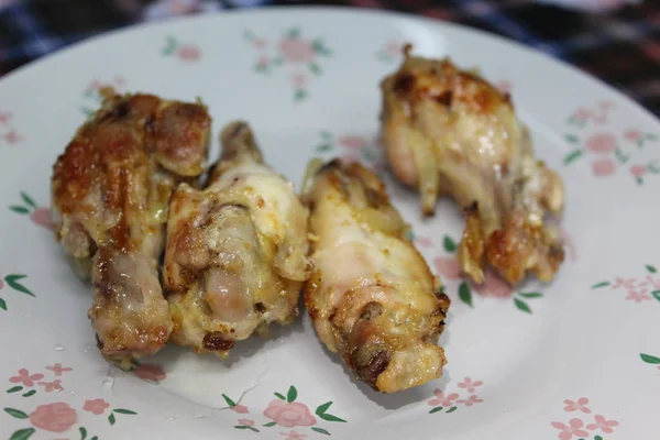 Gebratene Chicken Wings Auf Einem Teller Foto Von Gebratenem Fleisch — Stockfoto