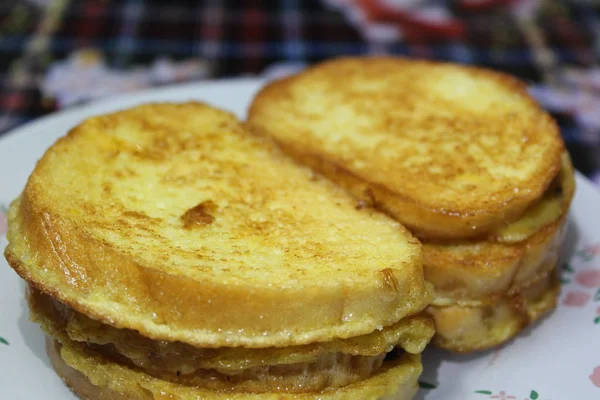 Beyaz kızarmış tatlı kruton ekmek / kızarmış kruton fotoğraf. Beyaz ekmek, kruton ekmek. birkaç, kızarmış yumurta ve şeker ilavesi ile. çok lezzetliler, nutritious.sweet kruton çay için iyidir.