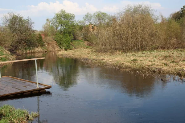 Radeau Bois Sur Rivière Pour Rincer Les Vêtements Photo Raft — Photo