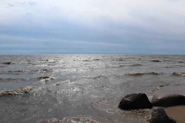 Pintoresco Gran Lago Con Olas Orilla Foto Enorme Lake Water —  Fotos de Stock