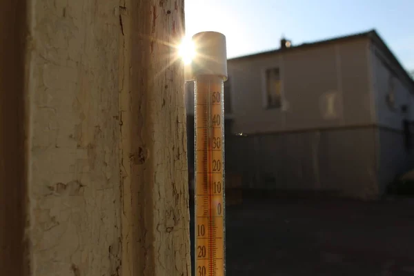 Termometro Temperatura Sulla Strada Nel Calore Dell Estate Foto Vecchio Foto Stock