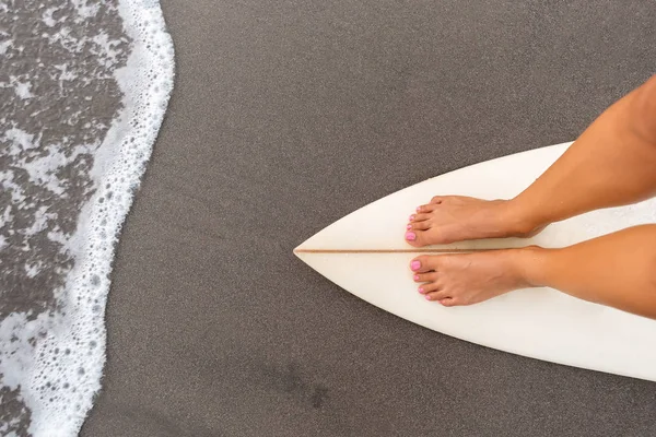 Surfmädchen Mit Langen Beinen Gehen Zum Surfen Junge Surferin Auf — Stockfoto