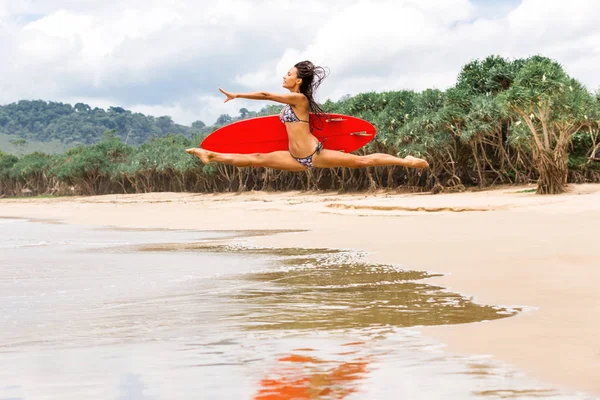 Outdoor Photo Gorgeous Young Lady Fashion Bikini Doing Jump Split — Stock Photo, Image