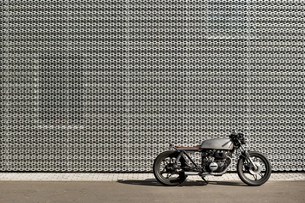 Parcheggio Moto Epoca Vicino Muro Edificio Industriale Tutto Pronto Divertirsi — Foto Stock