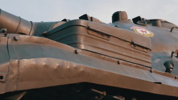 Sovjet Unie Strijd Tank Een Voetstuk Een Park Met Militair — Stockvideo