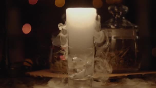 Cocktail Com Gelo Seco Evaporação Fumo Branco Espesso — Vídeo de Stock
