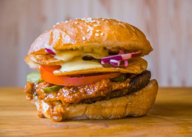 Lezzetli ve juicy burger iştah açıcı köfte ve taze sebze