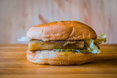 Lezzetli ve juicy burger iştah açıcı köfte ve taze sebze