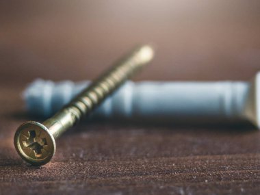 Gri dyupels yakın çekim yapı vidayla