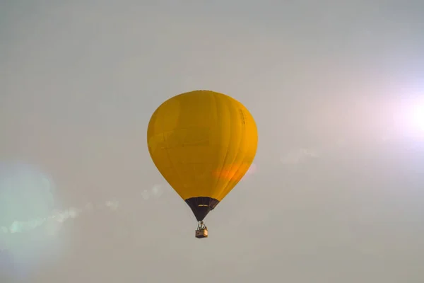 Flying Ball Basket Altitude Flies City — Stock Photo, Image