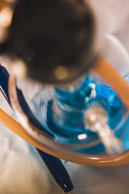 Yeni cam nargile cafe güzel aydınlatmalı. Nargile bar