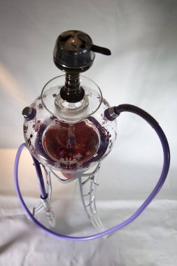 Yeni cam nargile cafe güzel aydınlatmalı. Nargile bar