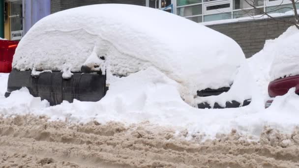 Auto Pod Sněhem Velké Množství Sněhu Téměř Úplně Spadla Spí — Stock video