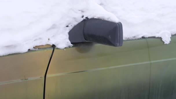 Αυτοκίνητο Στην Κάτω Από Χιόνι Ένα Μεγάλο Ποσό Του Χιονιού — Αρχείο Βίντεο