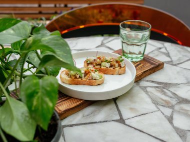 Dolgular çeşitli lezzetli bruschetta.