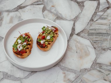 Dolgular çeşitli lezzetli bruschetta.