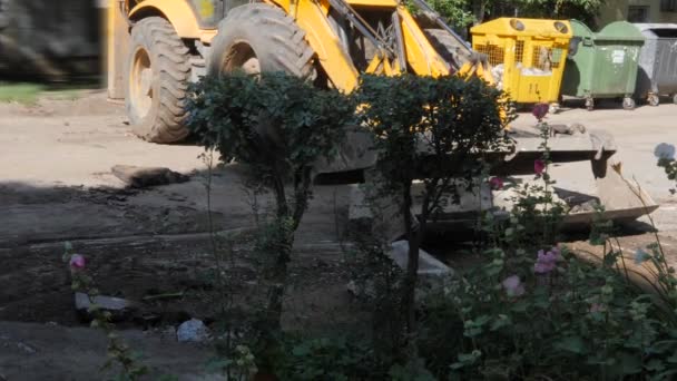 Tractor Removes Construction Debris Courtyard Residential Building Laying New Asphalt — Stock Video