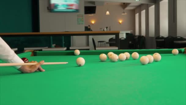 Fête Jeu Dans Billard Les Jeunes Garçons Les Filles Jouent — Video