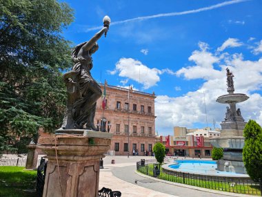 Saltillo, Coahuila, Meksika - 27 Temmuz 2025: Coahuila Devlet Sarayı, Pembe Saray, Saltillo 'daki Plaza de Armas' ın önündeki Devlet Yürütme Şubesi