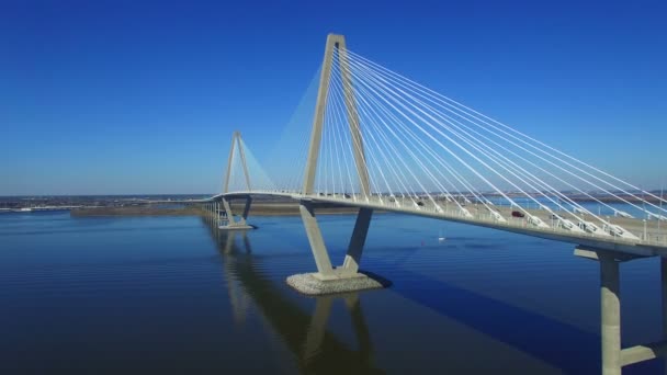 Возвышающийся Километровый Снимок Моста Артура Рейвенела Младшего Чарльстоне Южная Каролина — стоковое видео