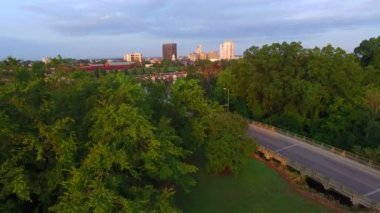 Bir sabah Downtown Augusta Ga, North Augusta vurdu, SC 4k yükselen bir dron ile çekim.