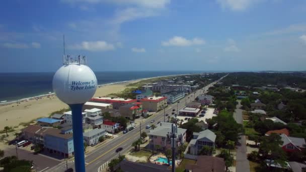 Terbang Atas Pulau Tybee Georgia Dengan Pantai Dan Laut Latar — Stok Video