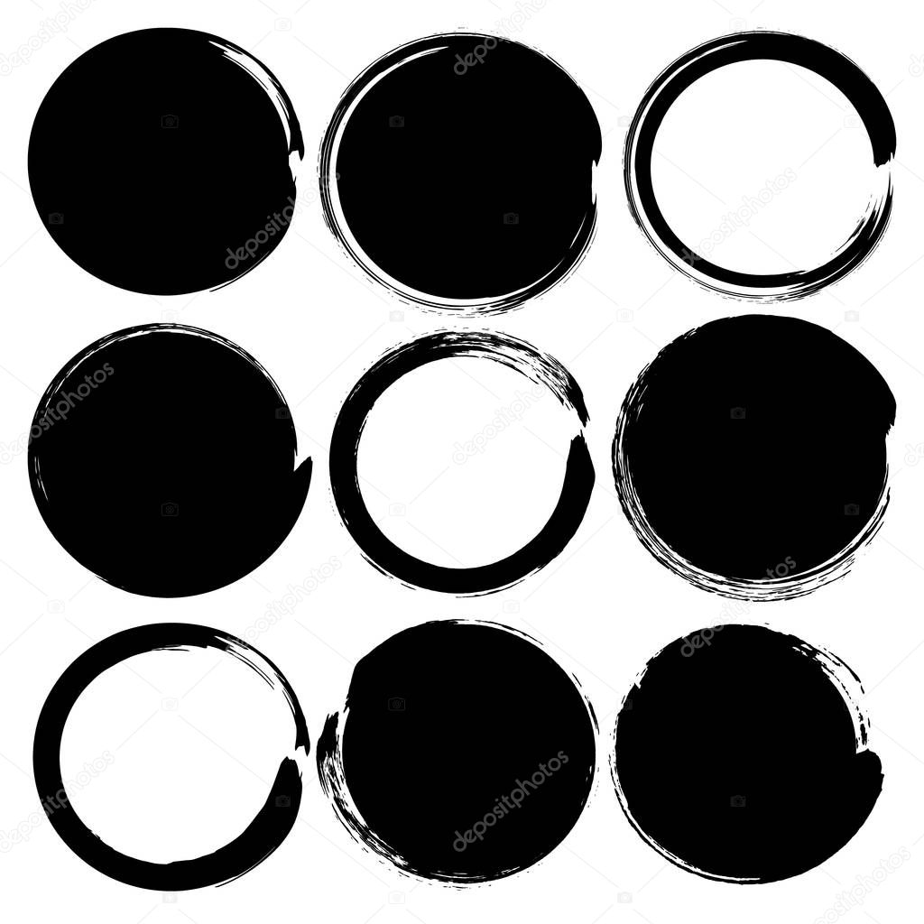 Set of grunge circles. Grunge round shapes. Design elements in grunge style