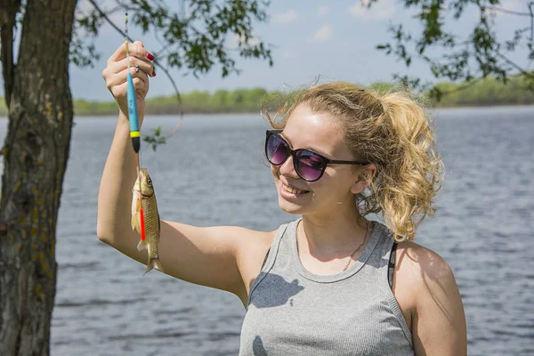 Girl Holding Fish Caught Her Hand Rejoicing Smiling — Stock Photo, Image