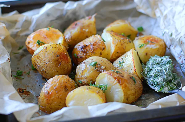 Fried Potatoes Baking Trays Golden Crust Dill Sauce — Stock Photo, Image